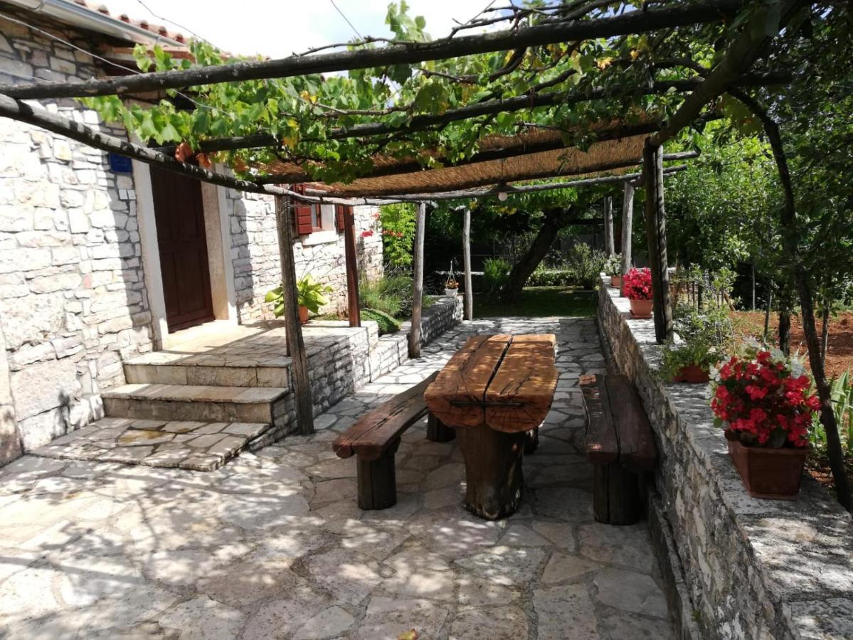 Holiday Home Maria Pazin Exterior photo